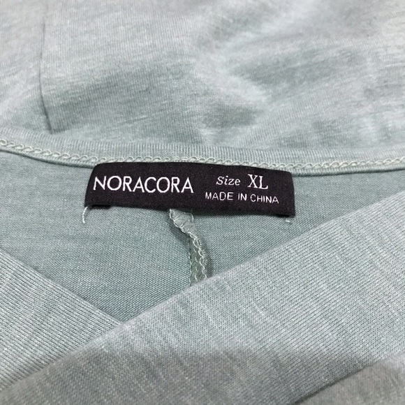 Noracora Sage Green Long Sleeve Top Women Size XL Floral Print Faux Wood Buttons - Picture 4 of 8